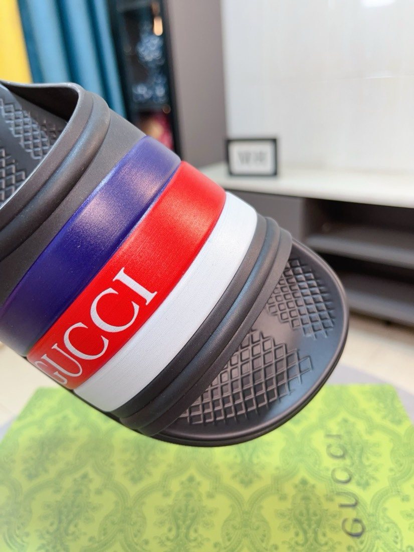 Gucci Striped Slide Sandals — detail